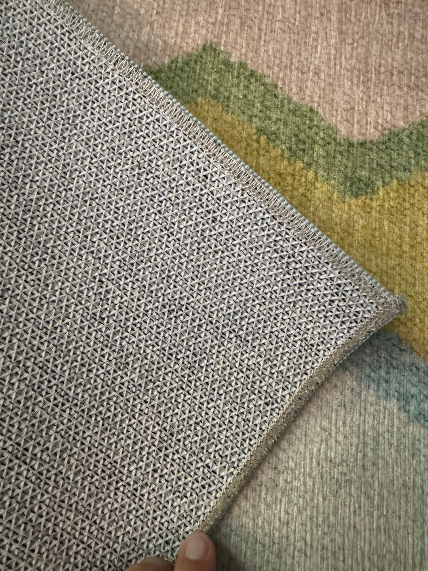 Machine washable rug - Green zig zag